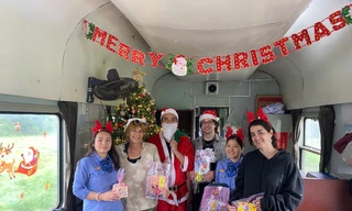 Giáng sinh ngập tràn trên những chuyến tàu Bắc - Nam