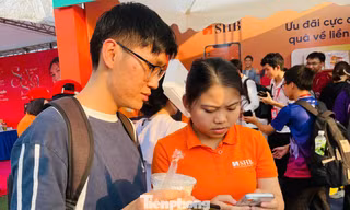 Ngày thẻ Việt Nam: 'Ưu đãi cực cháy, quà về liền tay' tại gian hàng SHB 