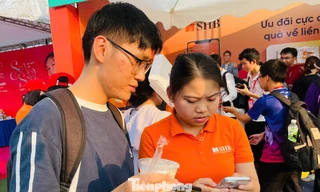 Ngày thẻ Việt Nam: 'Ưu đãi cực cháy, quà về liền tay' tại gian hàng SHB 