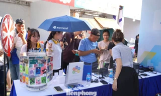 Ngày thẻ Việt Nam 2025: Xuất hiện danh thiếp thông minh, nhẫn thanh toán 