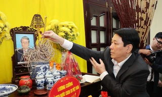 Chủ tịch nước thắp hương tưởng nhớ các đồng chí nguyên lãnh đạo Đảng, Nhà nước