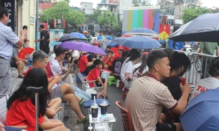 'Hốt bạc' nhờ bán nước, cho thuê ghế xem diễu binh, diễu hành