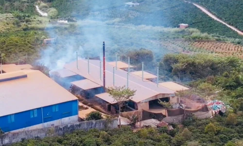 Lò sấy cà phê 'bức tử' khu dân cư, người dân kêu cứu trong khói bụi