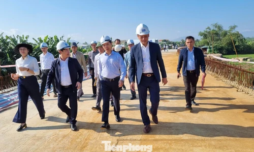 Chủ tịch Đà Nẵng kiểm tra, chỉ đạo 'nóng' dự án trọng điểm ngày đầu năm mới