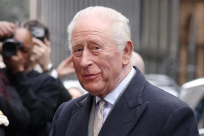 Vua Charles đi xem thời trang