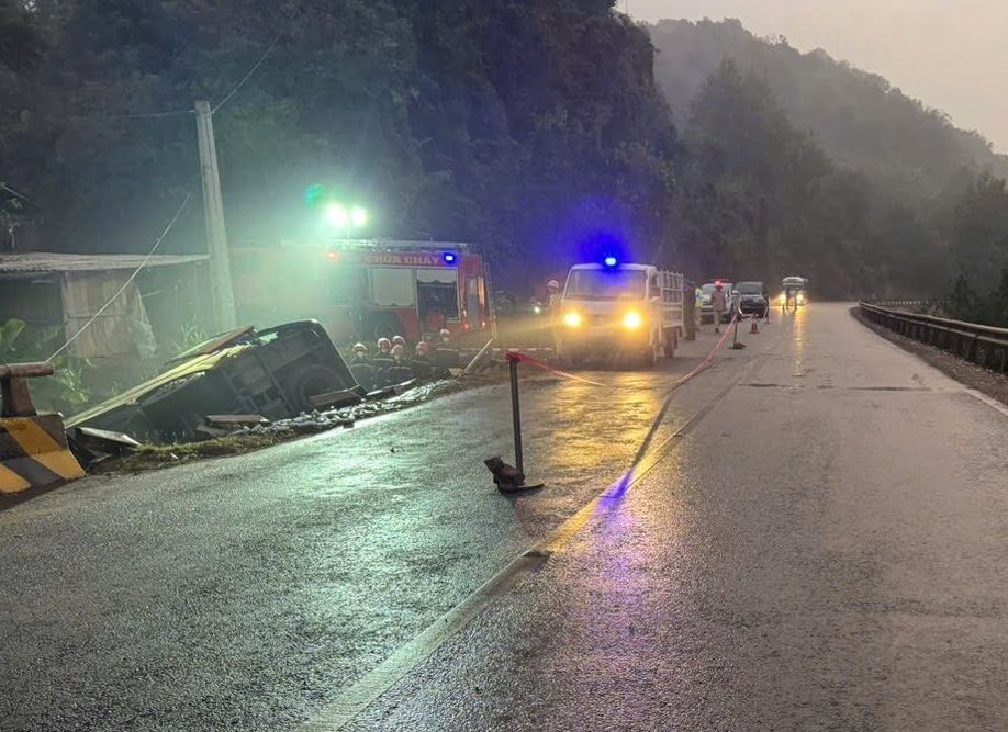 Hiện trường vụ tai nạn tr&ecirc;n Quốc lộ 6