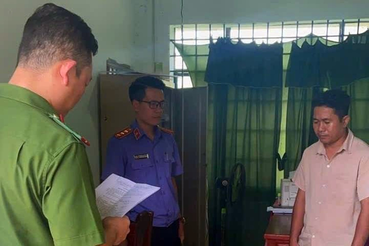 Bắt cán bộ chiếm đoạt 500 triệu đồng tiền cứu trợ lũ lụt