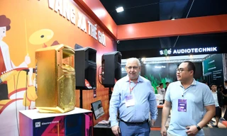 Âm thanh – ánh sáng hội tụ tại PLASE SHOW HÀ NỘI 2025