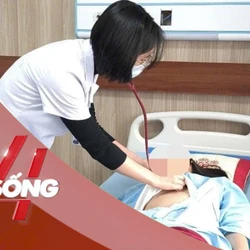NHỊP SỐNG 24: Từ viêm họng, nữ sinh 16 tuổi bị siêu vi khuẩn 'ăn' vào não và tim