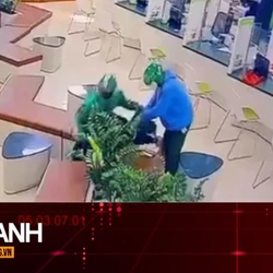 TIN NHANH: Vụ cướp khoảng 1,8 tỷ đồng tại ngân hàng: Hai đối tượng có thể đối mặt khung hình phạt nào?
