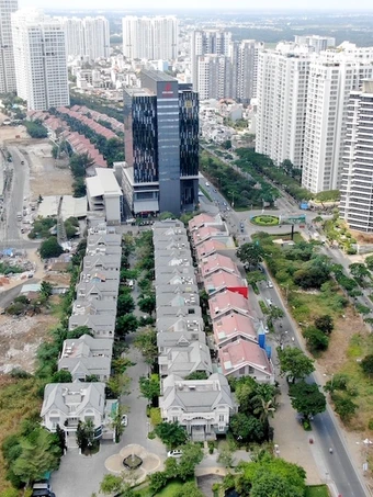 Loạt tuyến phố ở TPHCM 'gánh' hàng trăm tòa chung cư