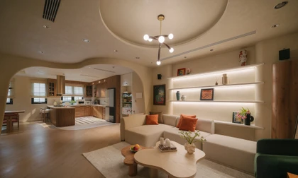 Nhà phố 6 tầng có workshop 'chơi xe' của vợ chồng Việt - Nga