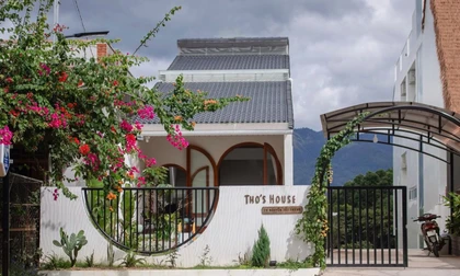 Tổ ấm đơn sơ 'ôm trọn' cảnh núi hồ 