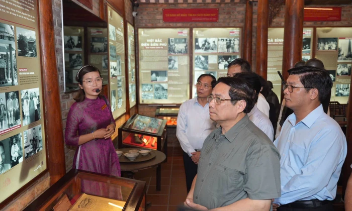 Thủ tướng Phạm Minh Chính dâng hương tưởng niệm Đại tướng Nguyễn Chí Thanh