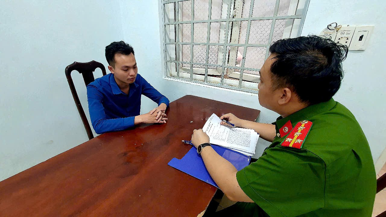 Đối tượng Chảo Láo Tả tại cơ quan công an unknown.jpg