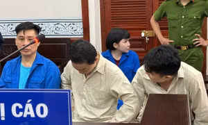 Các bị cáo tại phiên tòa.
