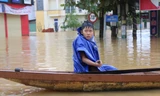 Lũ vây tứ bề: Lệ Thủy, Quảng Bình chìm trong biển nước