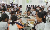 Học sinh TPHCM trong một bữa ăn ở trường
