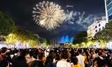 Pháo hoa rực sáng bầu trời TPHCM chào năm mới 2020