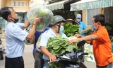 Người dân TPHCM hào hứng 'giải cứu' nông sản Hải Dương