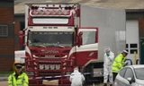 Chiếc xe tải đông lạnh được phát hiện ở Purfleet (Essex, Anh). Ảnh: AP