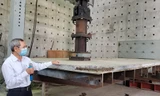 GS.TS Trần Đức Nhiệm (Đại học GTVT) giới thiệu về công nghệ sửa mặt cầu Thăng Long.