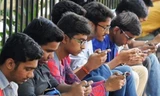 Sinh viên Ấn Độ bị cấm sử dụng điện thoại di động trong khuôn viên trường gây tranh cãi