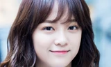 Còn ai sung sướng hơn Kim Sejeong, hát nhạc của thần tượng thì được khen ngược trở lại