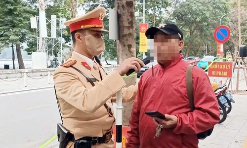 Hà Nội: CSGT phát hiện nhiều tài xế vi phạm nồng độ cồn ở mức cao trong ngày thứ 2 nghỉ Tết Dương lịch