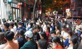 Hà Nội: Đông nghịt người xếp hàng mua bánh trung thu 