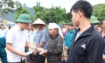 Phó Thủ tướng Lê Thành Long thăm hỏi nhân dân vùng lũ lụt Sơn La