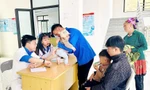 Hơn 200 người dân được khám miễn phí, bản làng sáng đèn từ sức trẻ Sơn La