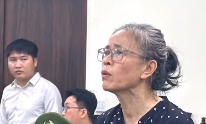 Cựu Chi cục trưởng An toàn vệ sinh thực phẩm khai doanh nghiệp 'tự nguyện' đưa tiền
