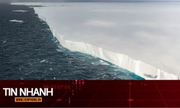 TIN NHANH: Tảng băng trôi lớn nhất thế giới nặng 1.000 tỷ tấn đã vỡ