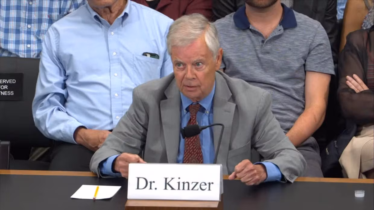 nha-bao-nha-su-hoc-stephen-kinzer.jpg