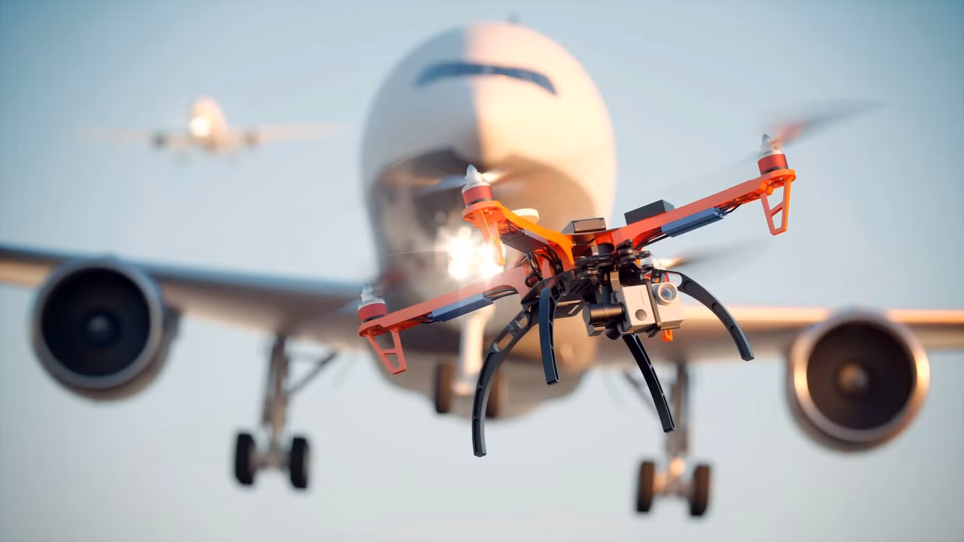 uav-xam-nhap-san-bay.jpg