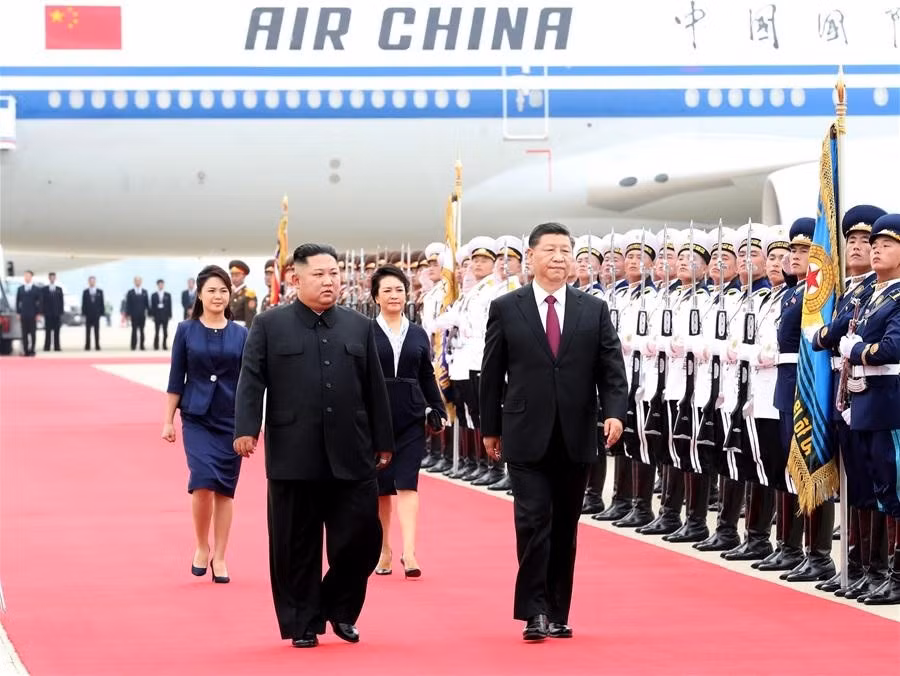 chu-tich-trung-quoc-tap-can-binh-va-lanh-dao-trieu-tien-kim-jong-un.jpg