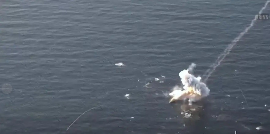 Iran hôm 17/2 tuyên bố nước này đã tạm thời đóng cửa một số khu vực của Eo biển Hormuz. Ảnh: IRINN.