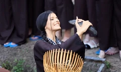 Gần 40 hoa hậu lội mương, bắt cá ở Cần Thơ 