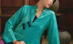 Trang phục khoét ngực bị chỉ trích vì gắn mác áo dài 