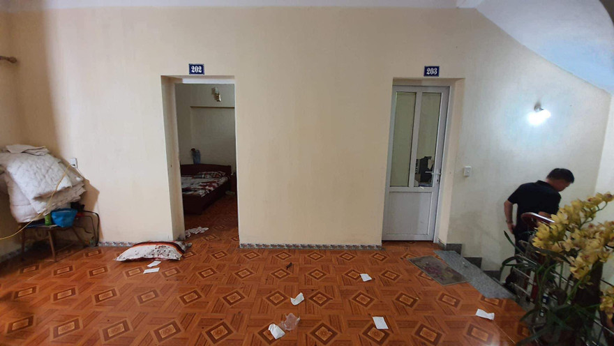 Giết người vì phát hiện vợ vào nhà nghỉ cùng trai lạ