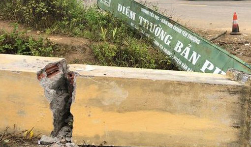Trụ cổng được xây dựng không có cốt thép.