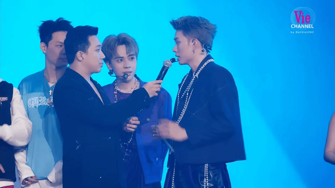 "Ông hoàng ngôn ngữ" là nickname MC Trấn Thành đặt cho Dương Domic. "Ông hoàng ngôn ngữ" là nickname MC Trấn Thành đặt cho Dương Domic.