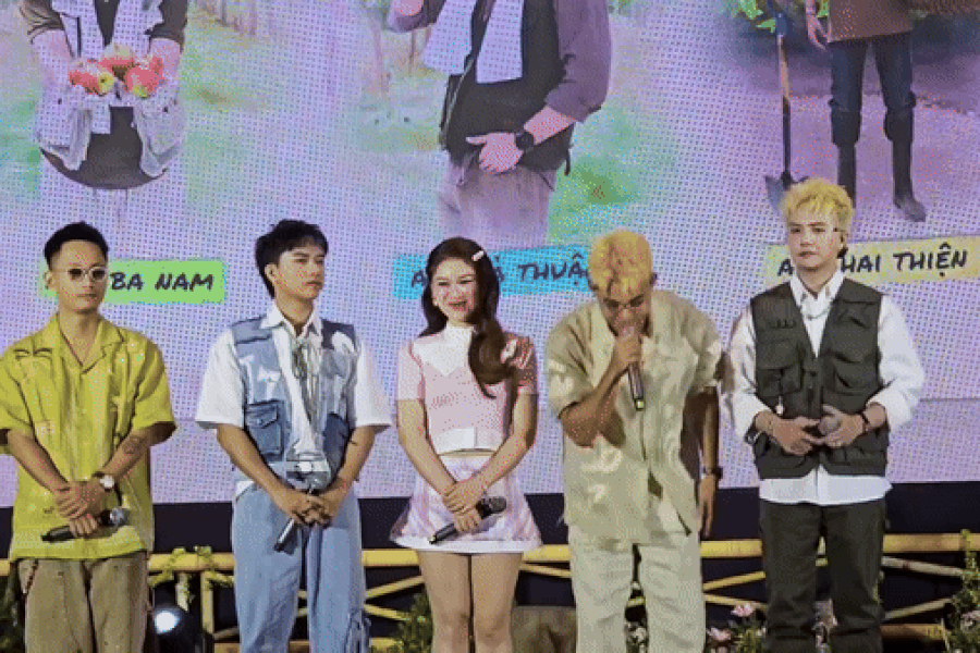 Bùi Công Nam hóa chàng nông dân, chia sẻ nỗi sợ khi tham gia "Gia Đình HaHa"