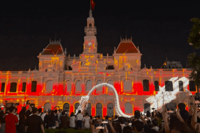 Màn trình chiếu 3D mapping tái hiện hành trình lịch sử kiêu hãnh