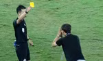HLV Kim Sang-sik chắp tay vái lạy trọng tài, dùng độc chiêu phá bài ném biên của U23 Indonesia