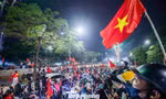 Người hâm mộ Hà Nội xuyên đêm ‘đi bão’ mừng U23 Việt Nam giành HCĐ châu Á