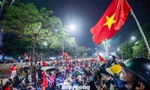 Người hâm mộ Hà Nội xuyên đêm ‘đi bão’ mừng U23 Việt Nam giành HCĐ châu Á