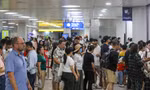 Hành khách xếp hàng chật cứng đi metro TPHCM miễn phí trong ngày 2/9
