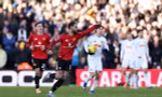 MU thoát thua trên sân Leeds, nguy cơ bị Liverpool bỏ xa 